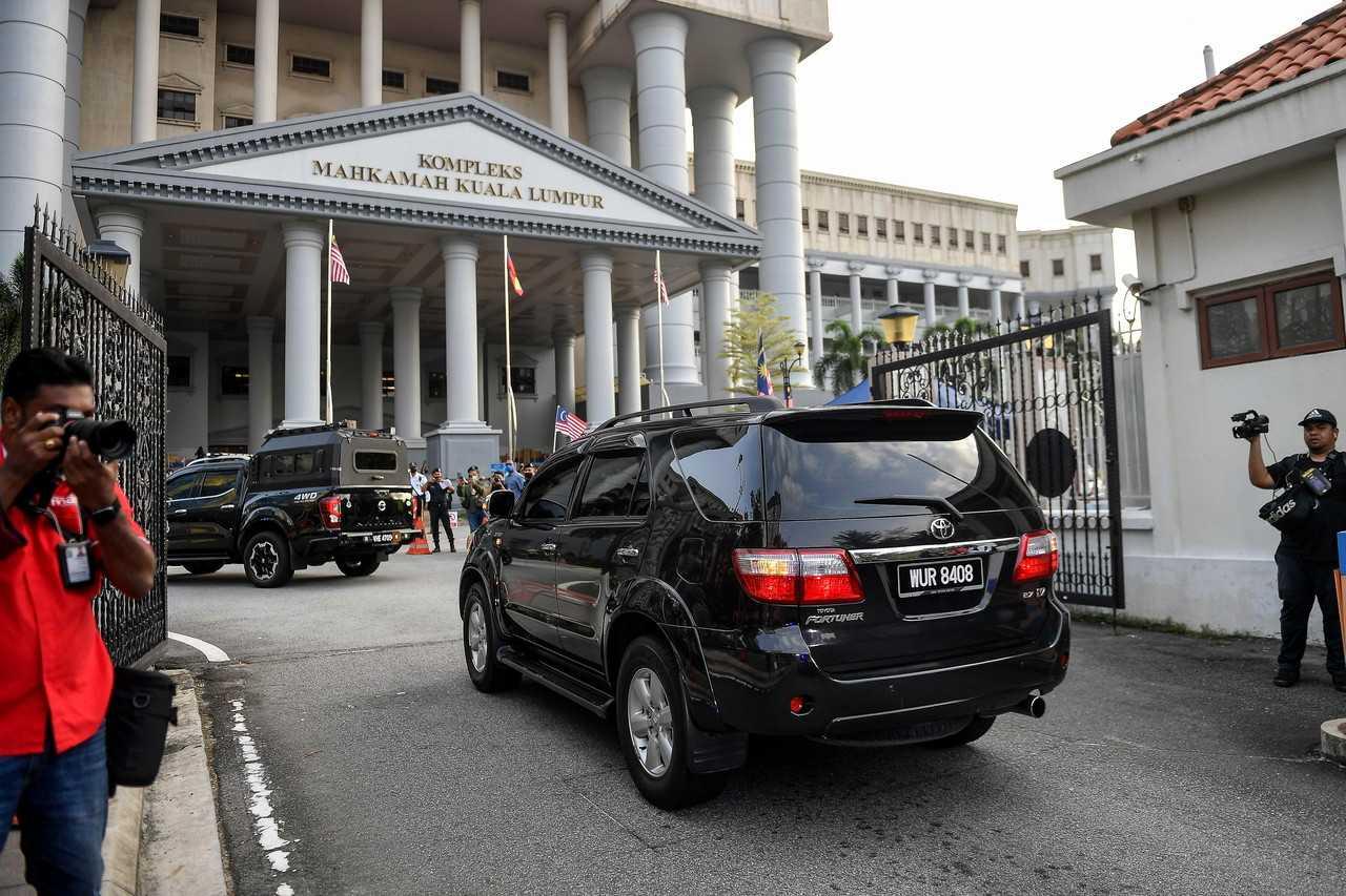 The black SUV carrying former prime minister Najib Razak arrives at the Kuala Lumpur court complex today, escorted by police and prison vehicles. Photo: Bernama