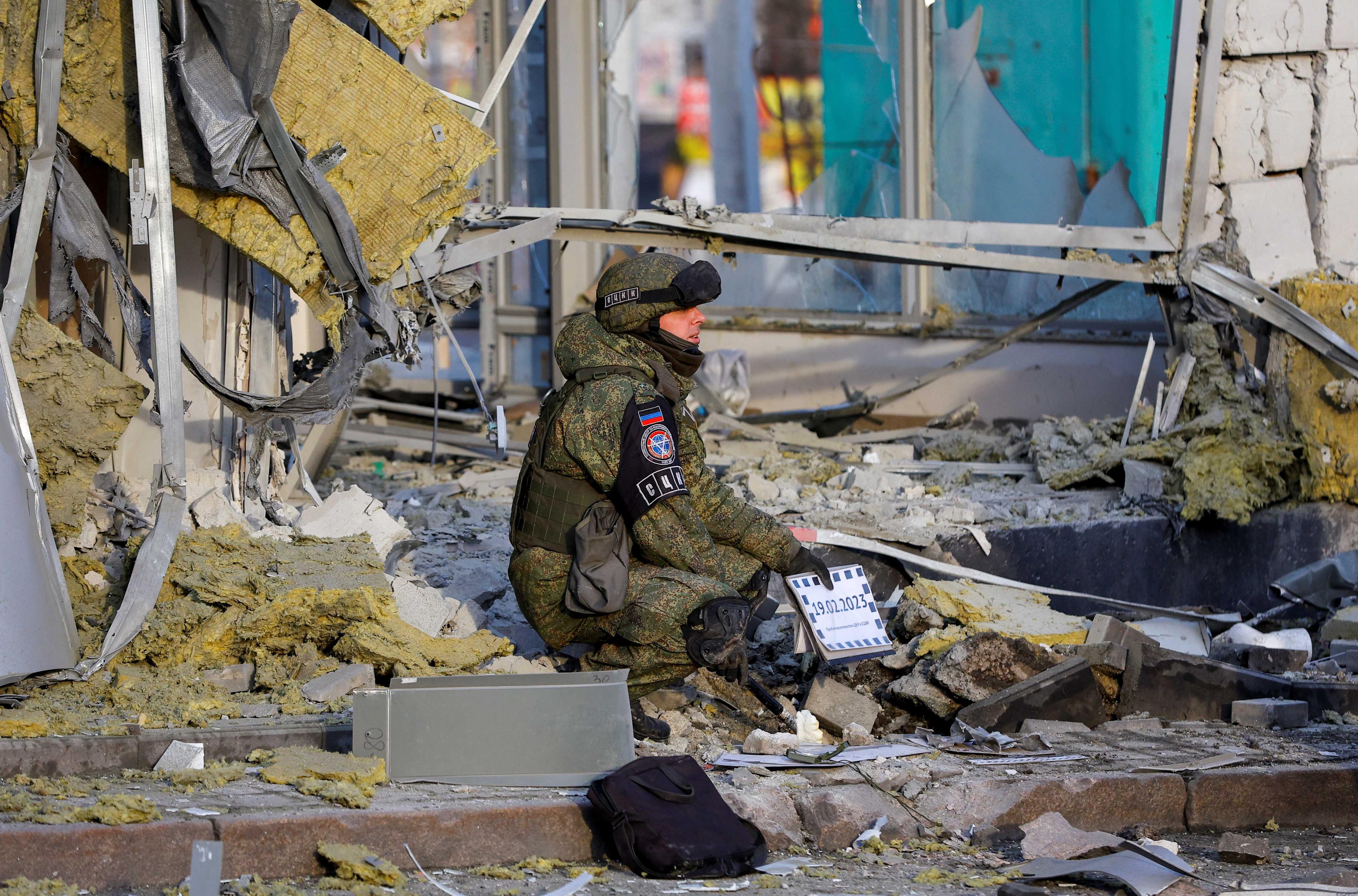 2023-02-19T154522Z_374987225_RC2DEZ9WIADP_RTRMADP_3_UKRAINE-CRISIS-DONETSK-SHELLING