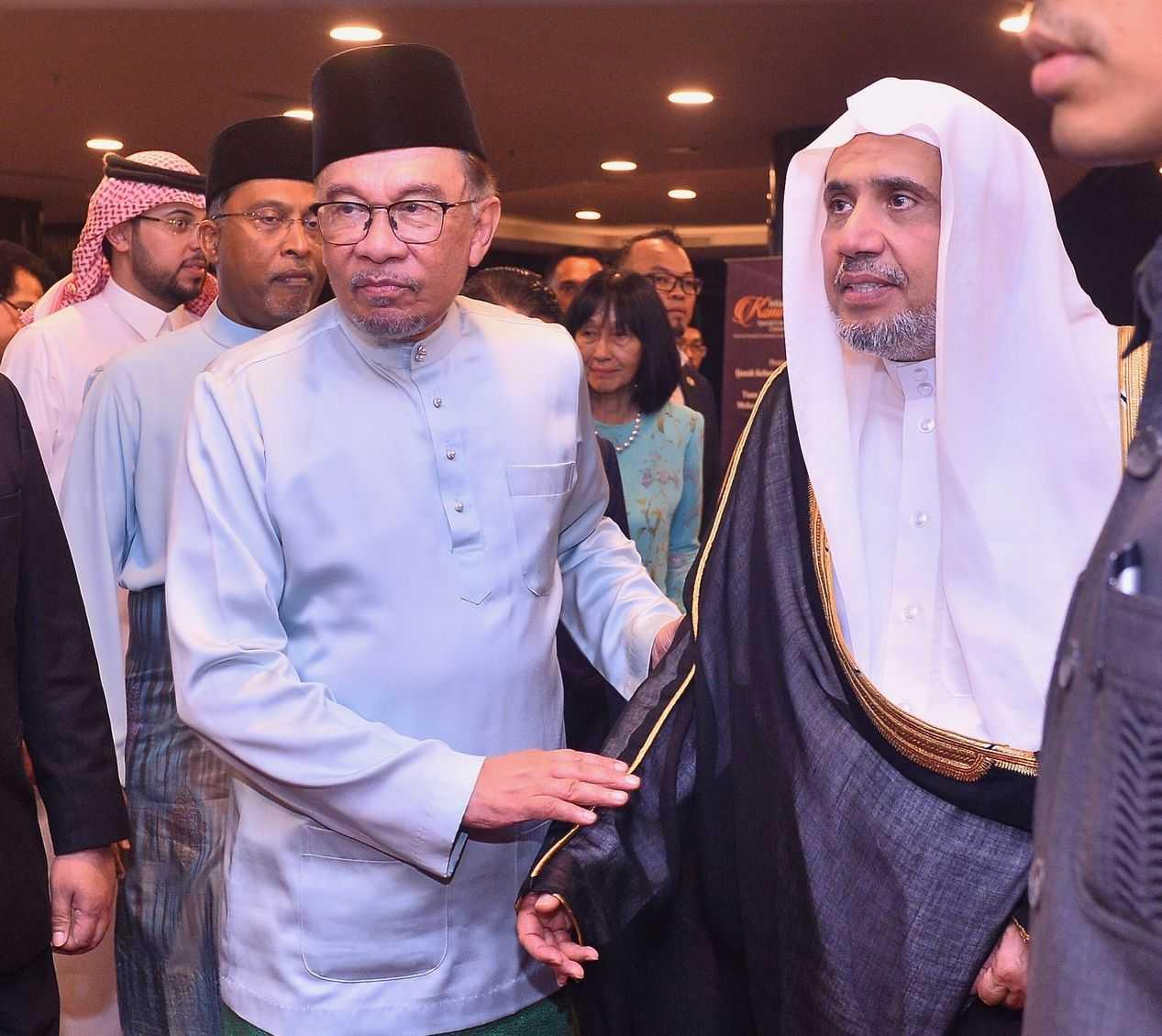 Anwar Ibrahim welcoming Mohammad Abdulkarim Al-Issa, a Saudi scholar who was criticised for his friendly ties with Zionist leaders and groups.