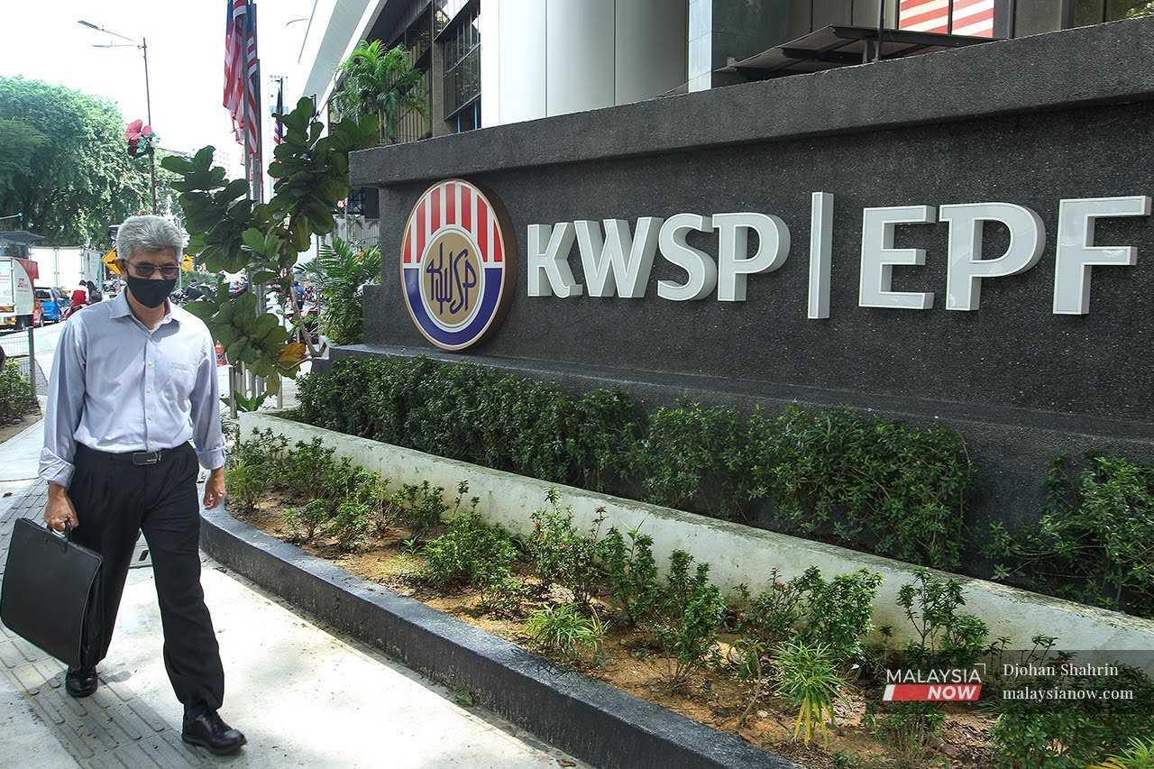 KWSP, dana di bawah kawalan Kementerian Kewangan yang diterajui Anwar Ibrahim, diseru menamatkan hubungan dengan firma kontroversi AS BlackRock.