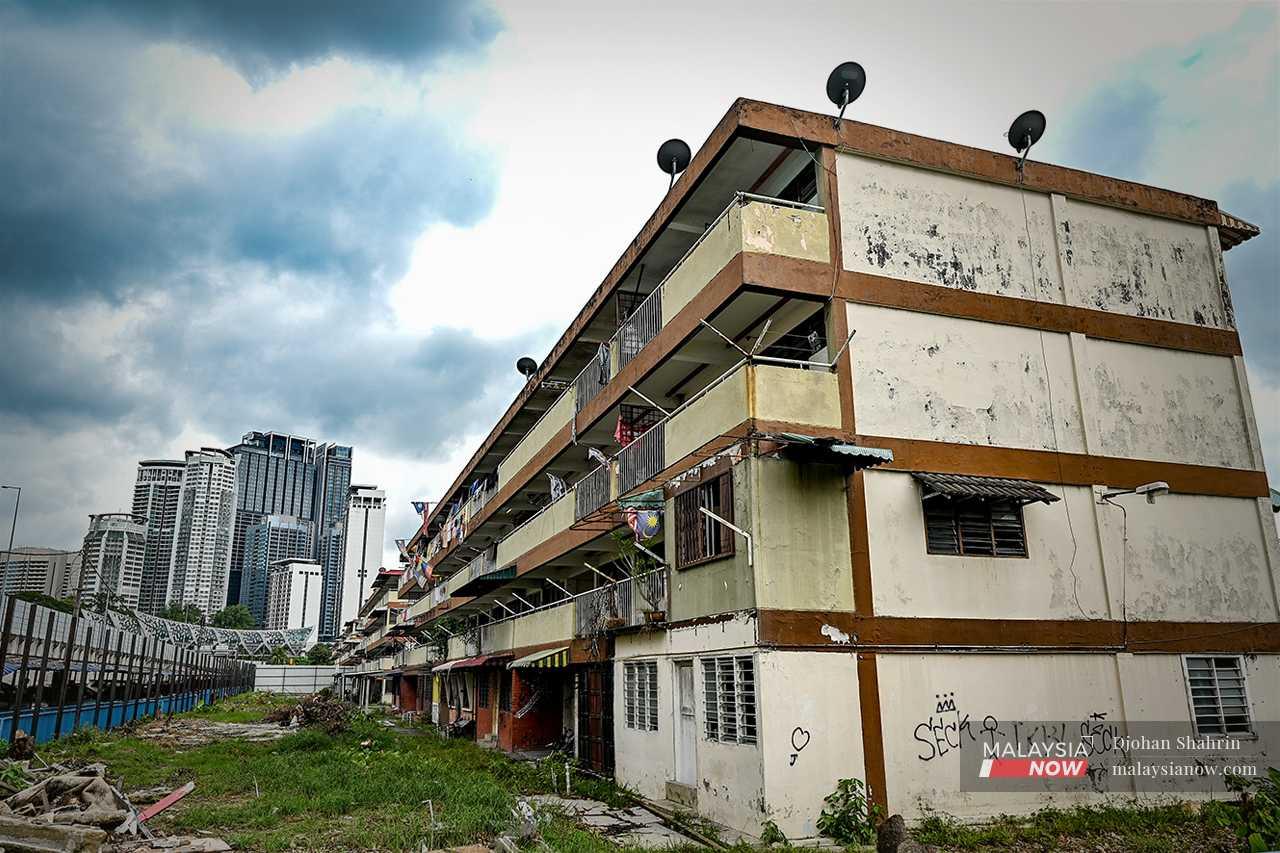 Kampung Baru diasaskan lebih 110 tahun lalu, dan mempunyai penduduk seramai 37,000 yang tinggal di lapan perkampungan di dalamnya.