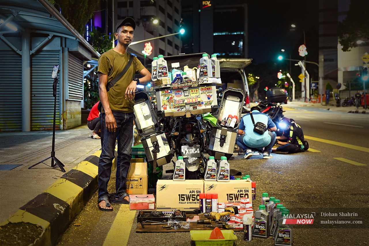 Mohd Yusof Mohd Noor founded Minyak Hitam Jalanan, or Street Black Oil, a team of mechanics who repair stranded motorbikes wherever they are.