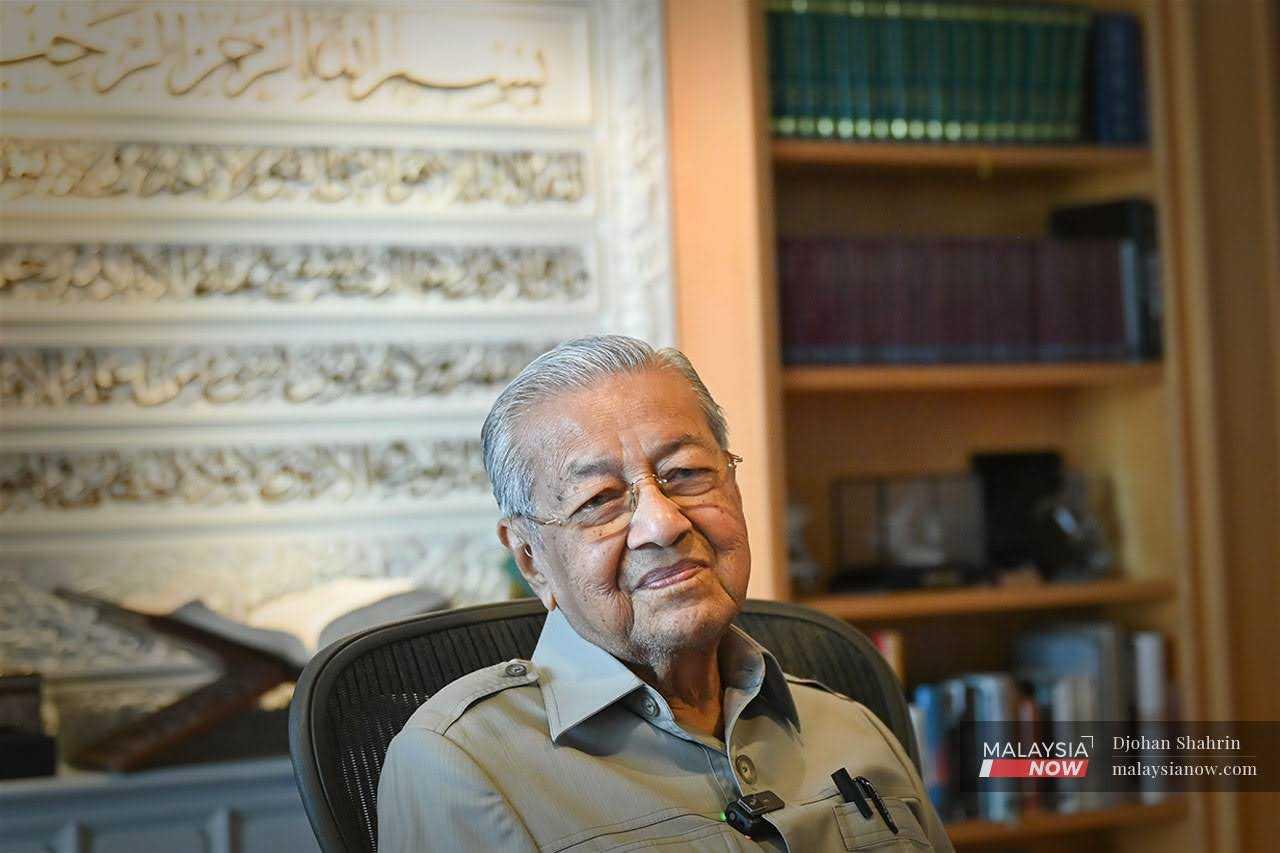 Dr Mahathir Mohamad berkata beliau tidak mengharapkan Anwar Ibrahim mengambil apa-apa tindakan bermakna dalam menyokong perjuangan Palestin.