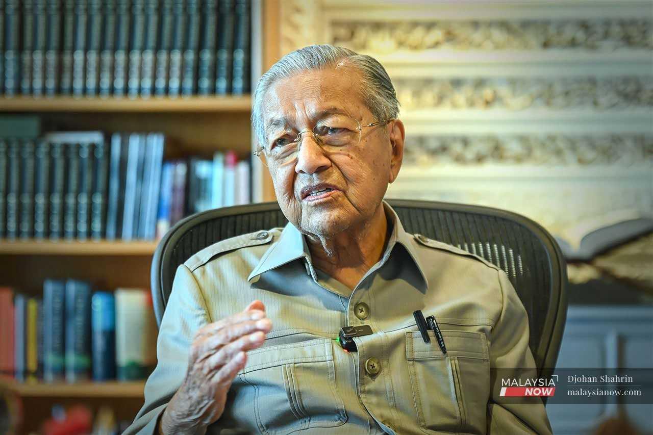 Mahathir3_Mnow_120824