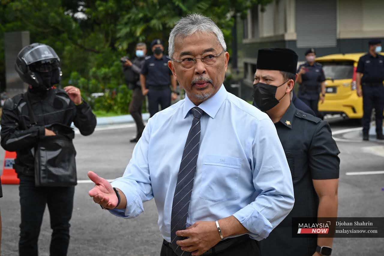 Sultan Abdullah Sultan Ahmad Shah talks to members of the press gathered outside Istana Negara, where political leaders met with the ruler to submit proof of support to form the government in the aftermath of the 15th general election in November 2022. 