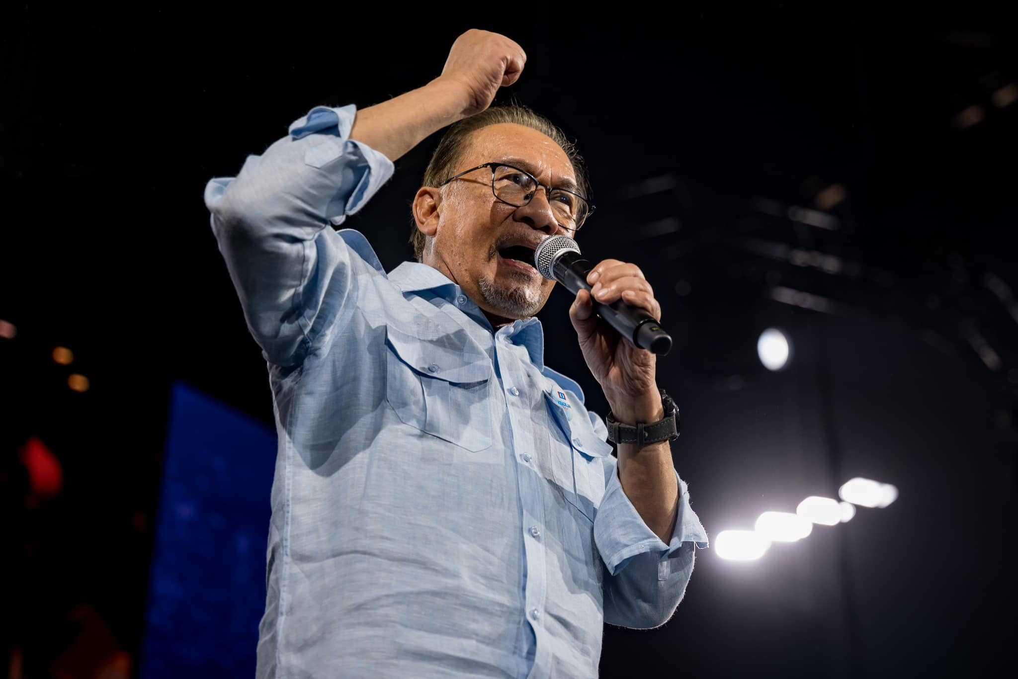 Anwar Ibrahim menganggap dirinya 'bekas banduan terhormat' ketika berucap pada majlis mengingati ulang tahun ke-26 penangkapannya, 20 Sept, 2024.