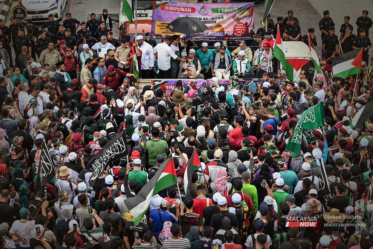 PAS president Abdul Hadi Awang addresses the crowd after police prevented tens of thousands from approaching the US embassy.