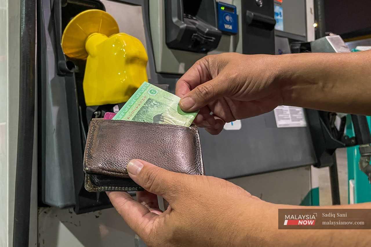 The government is determined to abolish subsidy for RON95 petrol, a move that is in line with the recommendations of bodies such as IMF and World Bank.