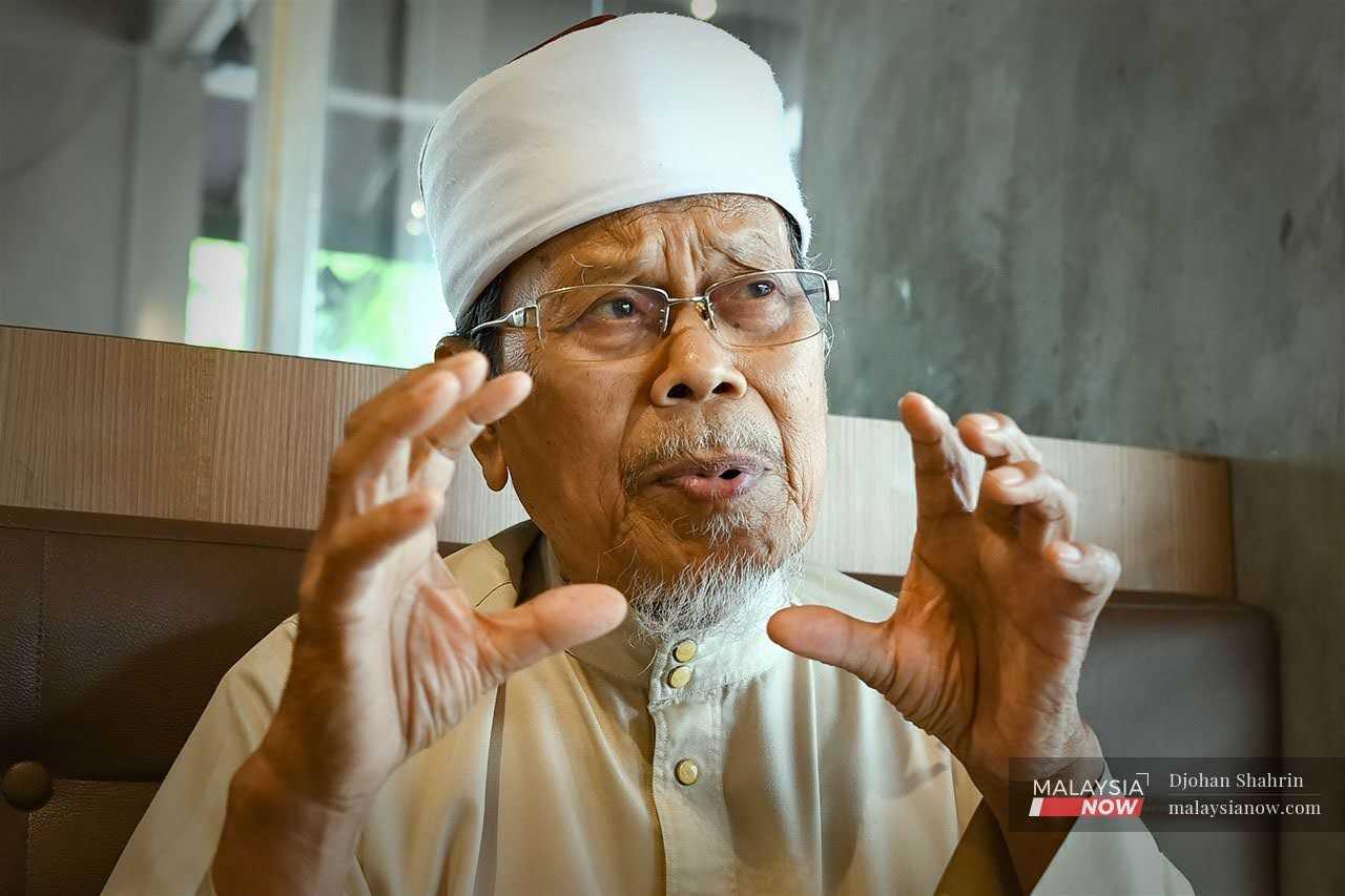 Penasihat Amanah Ahmad Awang mengalu-alukan cadangan mewujudkan akta baharu yang memberikan kuasa luas kepada mufti  Wilayah Persekutuan.