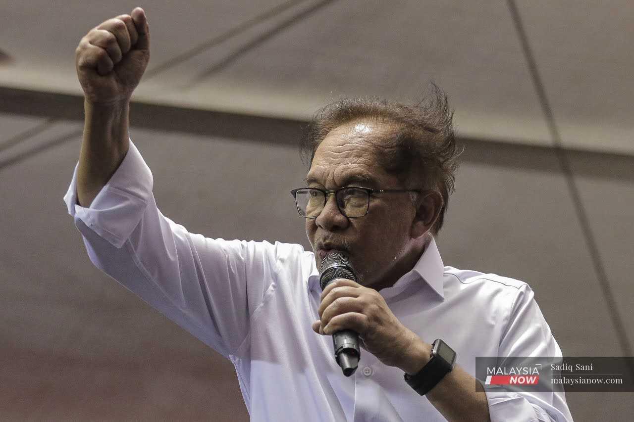 Anwar Ibrahim says he is the 'father of the nation'.