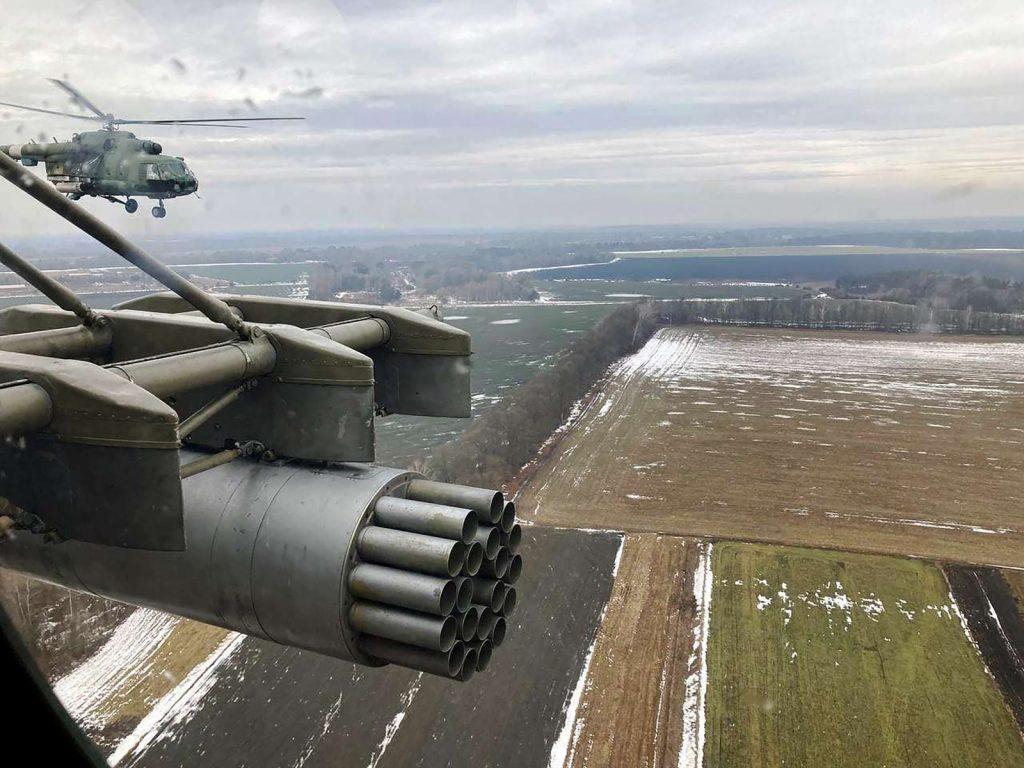 This handout picture released on Feb 21 by the press service of the General Staff of the Ukrainian Armed Forces shows Ukrainian soldiers taking part in exercises in an unknown location of Ukraine. Photo: AFP