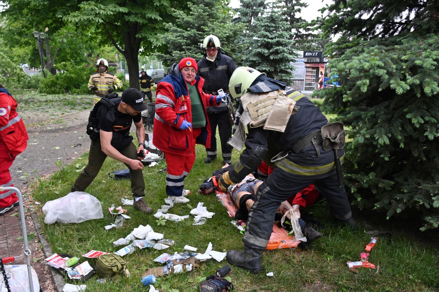 Paramedics and emergency workers provide medical care to a man wounded as a result of shelling in Kharkiv on May 26. Photo: AFP