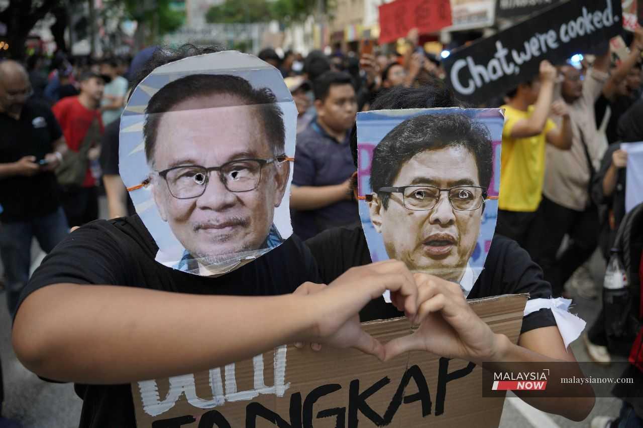 ProtestAzamBaki1_150226_Mnow