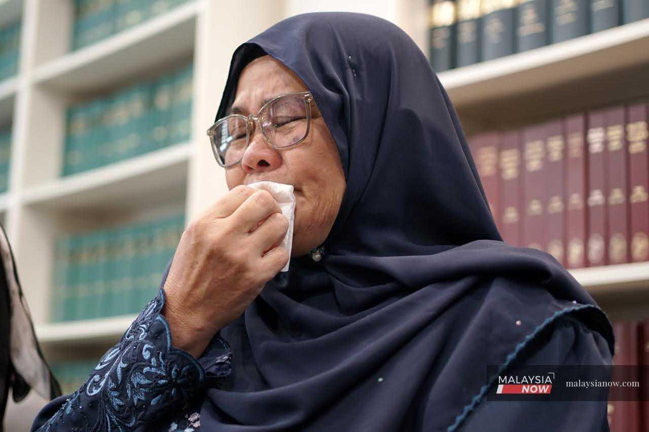 TrooperAbdulHamid_mother_Josmah_Mnow_270726.jpg