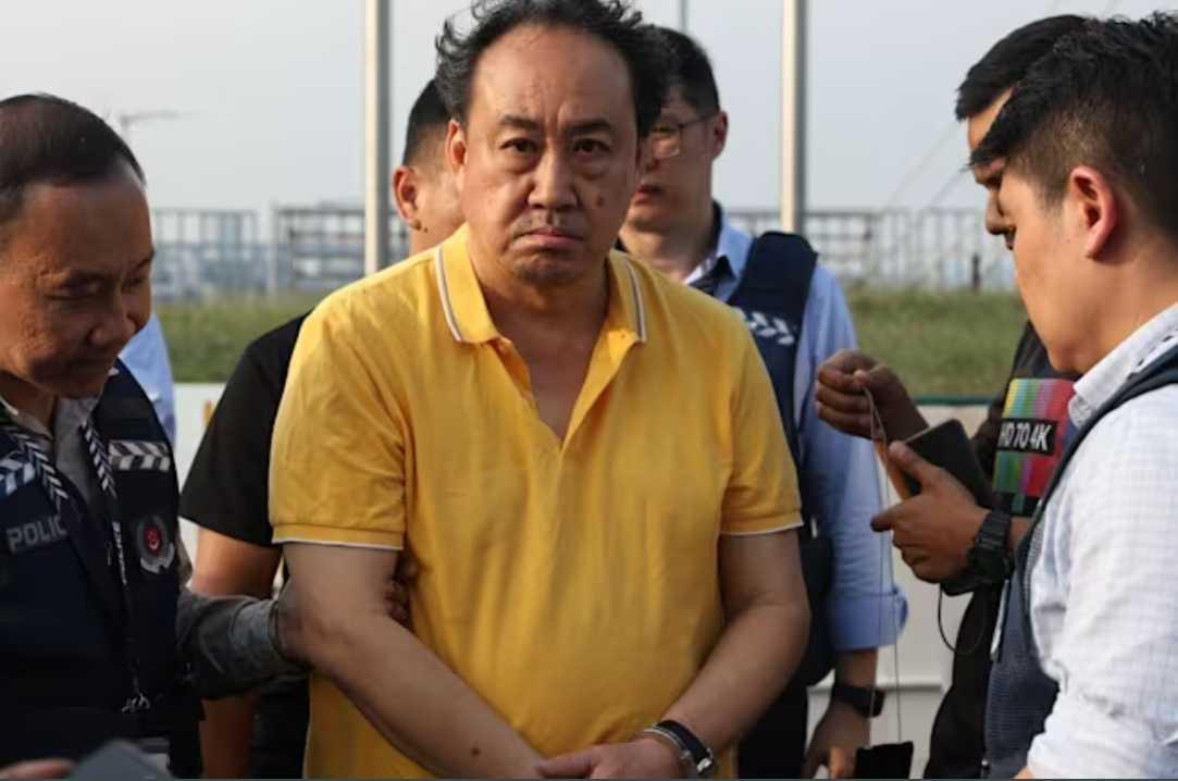 LimTean_110826_SporePolicepic