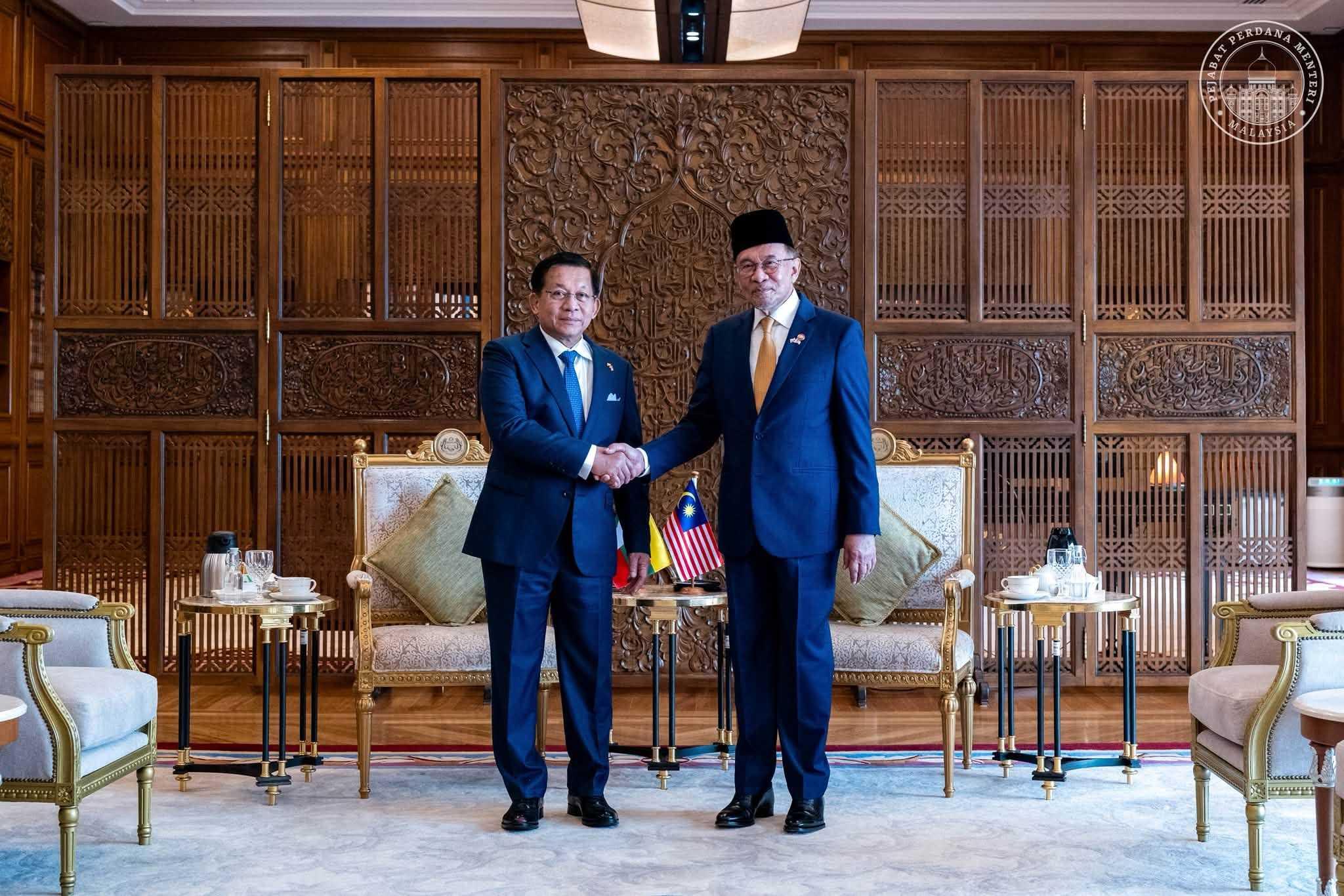 Anwar_Min Aung Hlaing_081026
